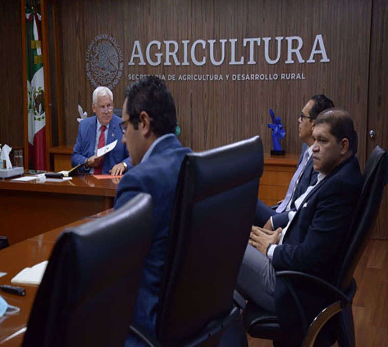 Impulsando políticas y regulaciones que fortalecen el campo